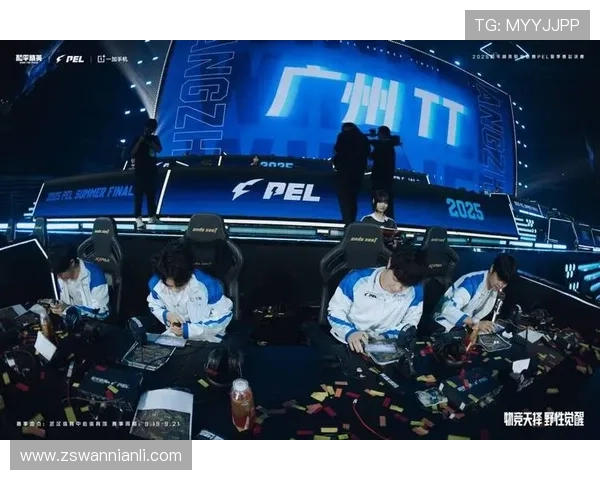 《2025年电竞赛事大爆发 各大顶级战队争夺年度总冠军荣耀》