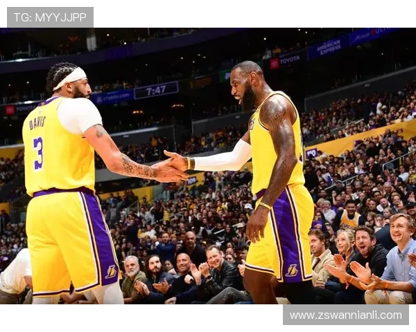 詹姆斯率湖人逆转勇士全场轰下三双再创赛季最佳表现