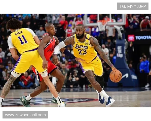 NBA最新动态：詹姆斯重返赛场助湖人复苏 东契奇三双引领独行侠连胜势头