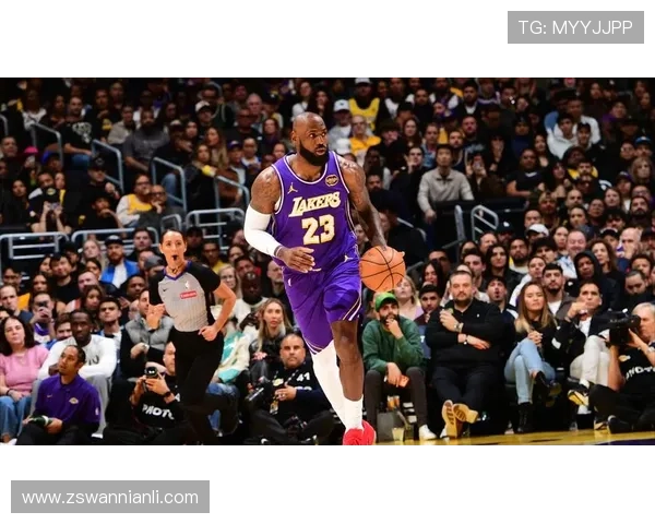 詹姆斯复出带领湖人迎战雄鹿，字母哥状态回升再度成为焦点